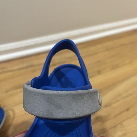 Crocs‎ Kids Summer Sandals Sz 13 Bright Blue Gray Strap Durable with Minor Wear - Picture 7 of 7